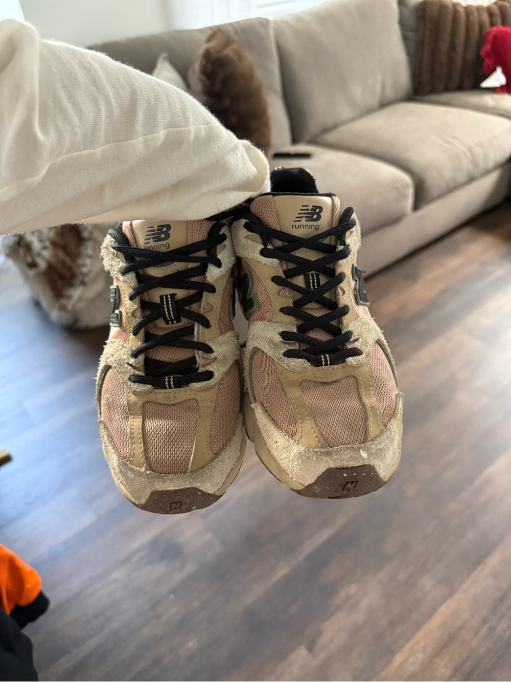 New Balance beige and pink 530 runner with green accents - Picture 4 of 6